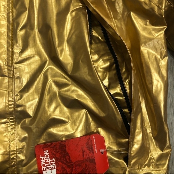 SUPREME x The North Face Gold Metallic Mountain‎ Parka Size Medium NWT - Picture 7 of 16